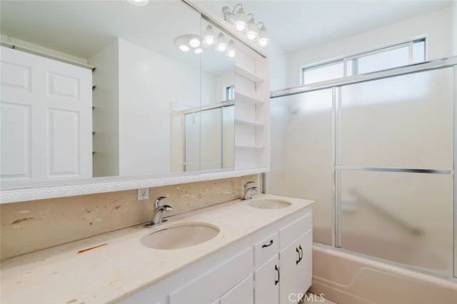 2007 W Kenneth Road, Glendale, CA 91201