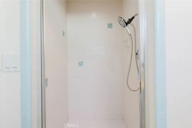 2007 W Kenneth Road, Glendale, CA 91201