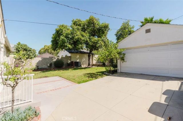 2007 W Kenneth Road, Glendale, CA 91201