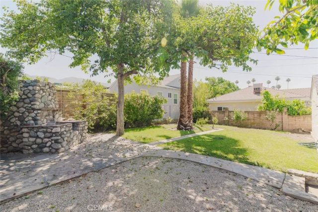 2007 W Kenneth Road, Glendale, CA 91201