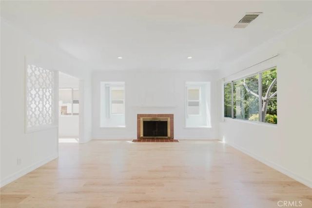 2007 W Kenneth Road, Glendale, CA 91201