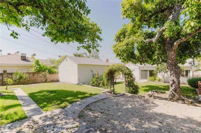 2007 W Kenneth Road, Glendale, CA 91201