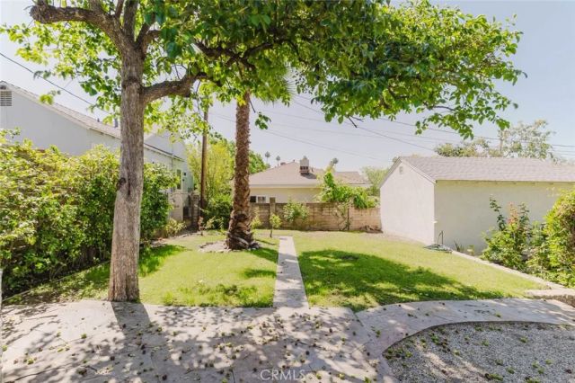 2007 W Kenneth Road, Glendale, CA 91201