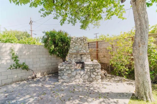 2007 W Kenneth Road, Glendale, CA 91201