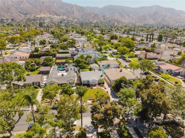 2007 W Kenneth Road, Glendale, CA 91201