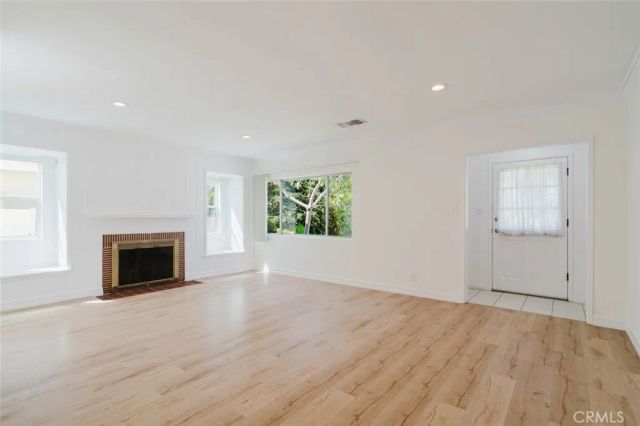 2007 W Kenneth Road, Glendale, CA 91201