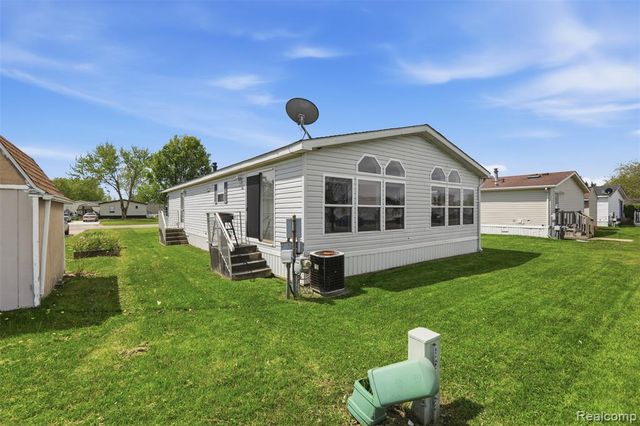 29220 Tanglewood, Flat Rock, MI 48134