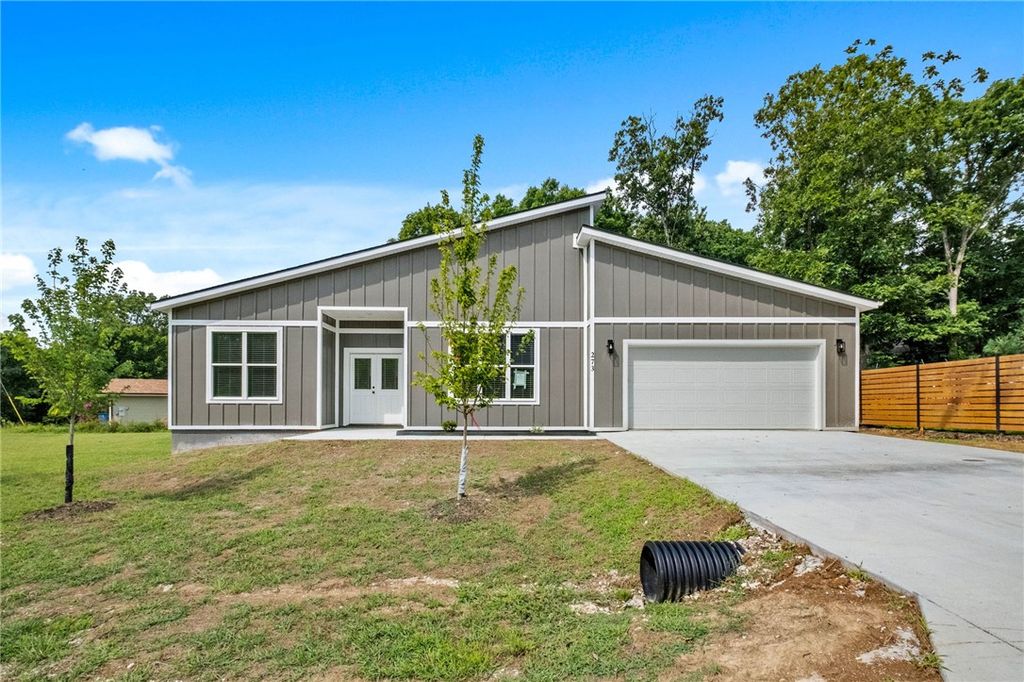 273 Stoneykirk Drive, Bella Vista, AR 72715