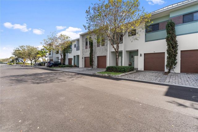 4440 NW 8th Ct, Plantation, FL 33317