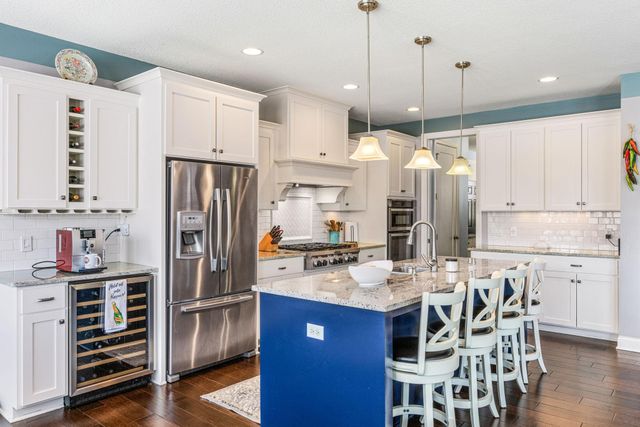 16872 Eagleview Drive, Lakeville, MN 55044