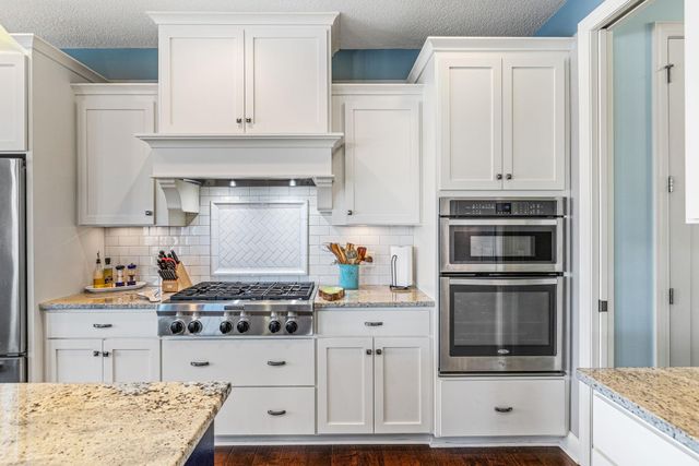 16872 Eagleview Drive, Lakeville, MN 55044