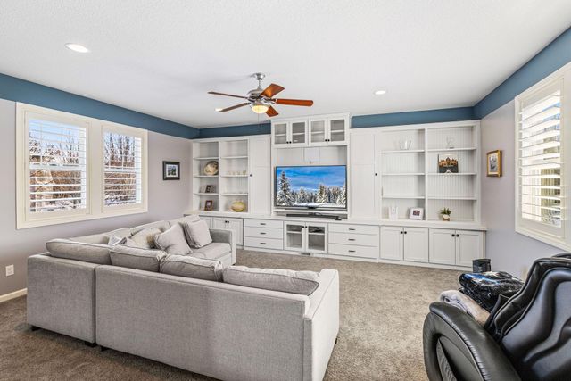 16872 Eagleview Drive, Lakeville, MN 55044