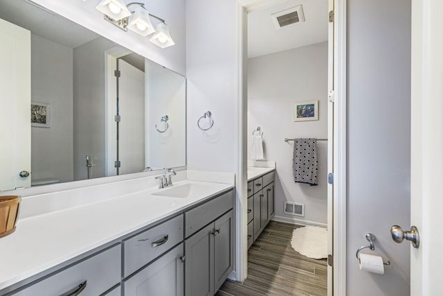 16872 Eagleview Drive, Lakeville, MN 55044