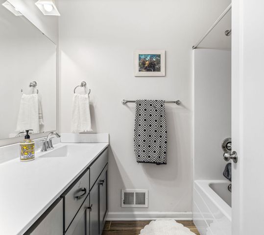 16872 Eagleview Drive, Lakeville, MN 55044