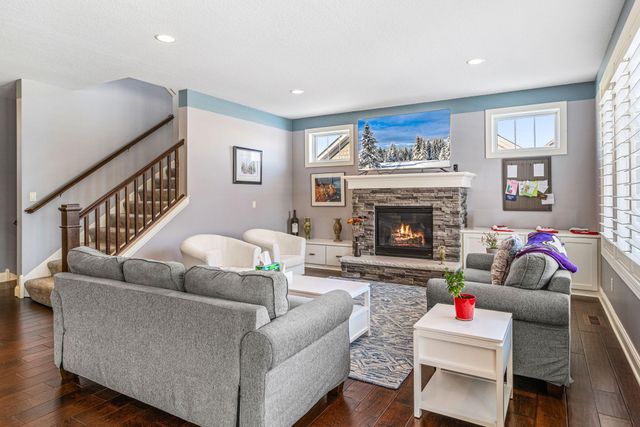 16872 Eagleview Drive, Lakeville, MN 55044