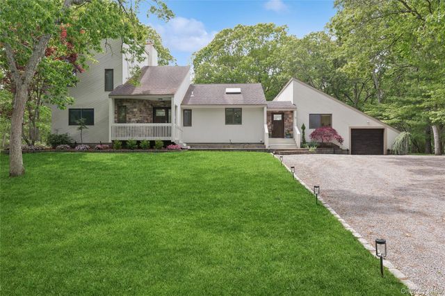 18 Quail Run, Hampton Bays, NY 11946