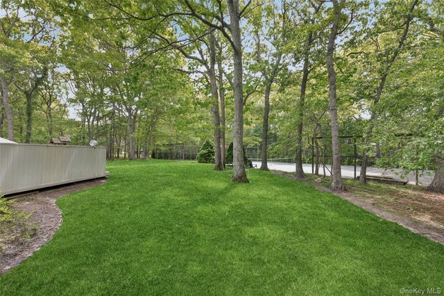18 Quail Run, Hampton Bays, NY 11946