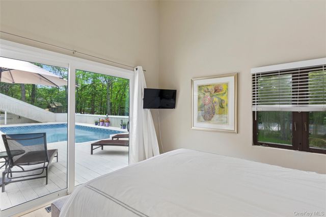 18 Quail Run, Hampton Bays, NY 11946