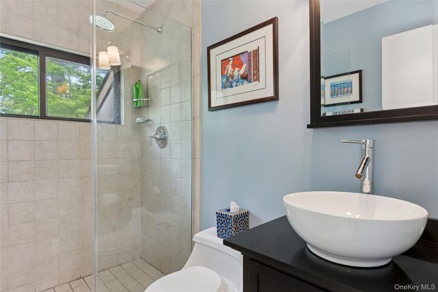 18 Quail Run, Hampton Bays, NY 11946