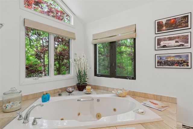 18 Quail Run, Hampton Bays, NY 11946