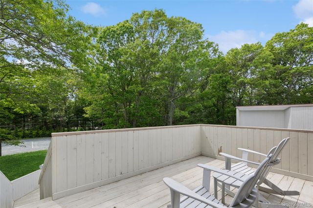18 Quail Run, Hampton Bays, NY 11946