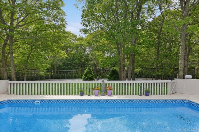 18 Quail Run, Hampton Bays, NY 11946