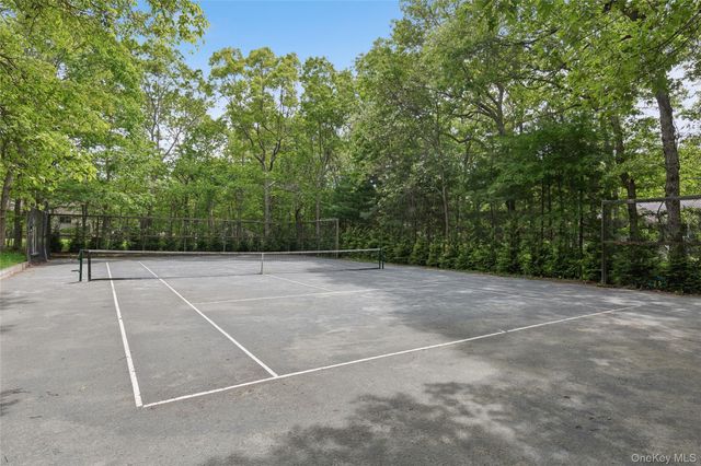 18 Quail Run, Hampton Bays, NY 11946