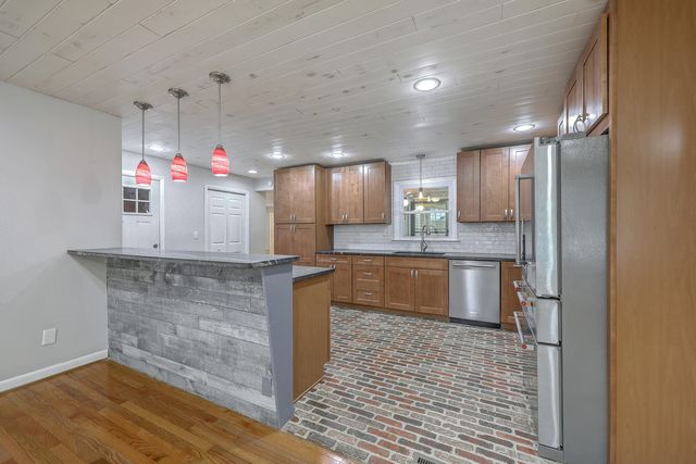 212 Lenwood Drive, Summerville, SC 29485