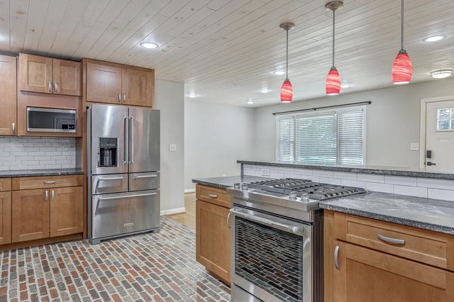 212 Lenwood Drive, Summerville, SC 29485