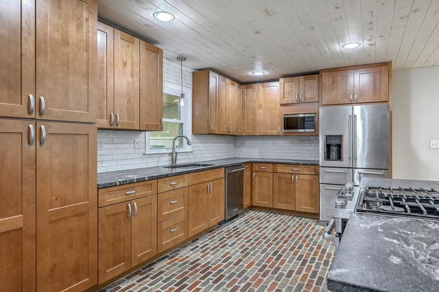 212 Lenwood Drive, Summerville, SC 29485