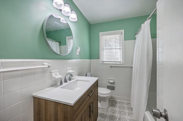 212 Lenwood Drive, Summerville, SC 29485