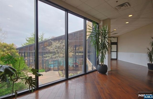 2 Chamonix Drive 427, Vernon, NJ 07462