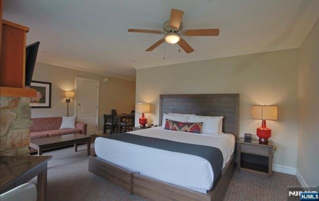 2 Chamonix Drive 427, Vernon, NJ 07462