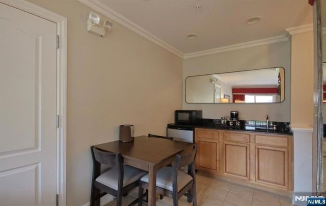 2 Chamonix Drive 427, Vernon, NJ 07462