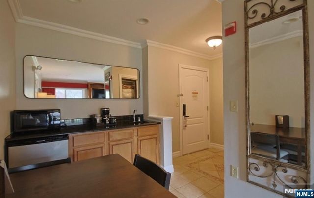 2 Chamonix Drive 427, Vernon, NJ 07462