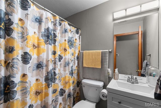 5048 Flintwood Drive, St Louis, MO 63129