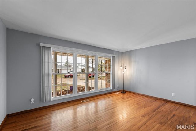 5048 Flintwood Drive, St Louis, MO 63129