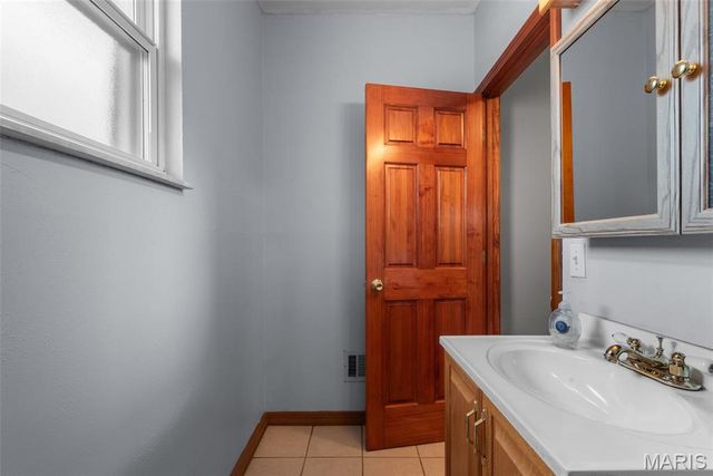 5048 Flintwood Drive, St Louis, MO 63129