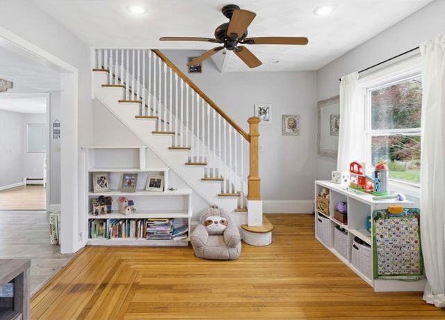 90 Sweetbriar Ave, East Providence, RI 02915