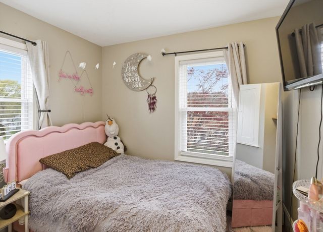 90 Sweetbriar Ave, East Providence, RI 02915