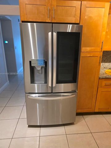 7692 NW 178th Ter, Hialeah, FL 33015