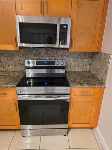 7692 NW 178th Ter, Hialeah, FL 33015