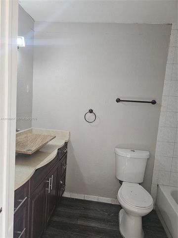 7692 NW 178th Ter, Hialeah, FL 33015