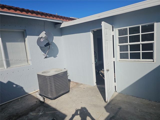 7692 NW 178th Ter, Hialeah, FL 33015