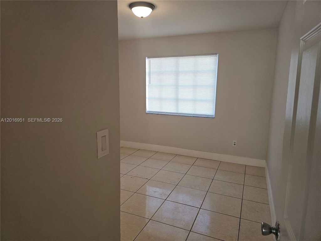 7692 NW 178th Ter, Hialeah, FL 33015