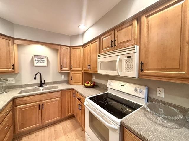 120 Glenview Court, Janesville, WI 53548
