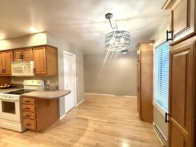 120 Glenview Court, Janesville, WI 53548