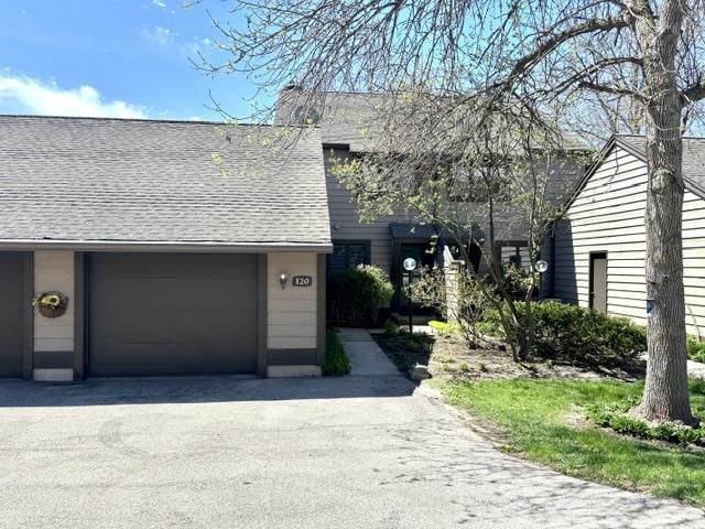 120 Glenview Court, Janesville, WI 53548
