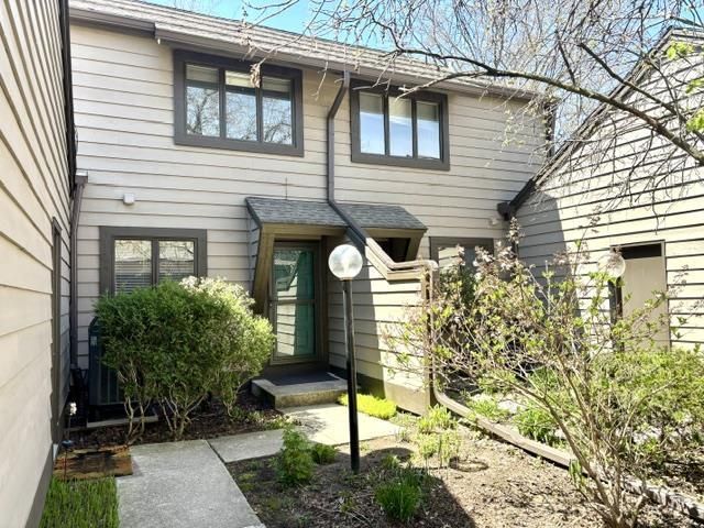 120 Glenview Court, Janesville, WI 53548