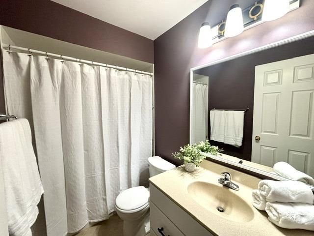 120 Glenview Court, Janesville, WI 53548